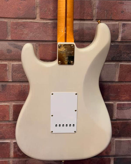 Fender Used AM Vintage 1957 Ltd Edition Commermorative Strat Electric Guitar