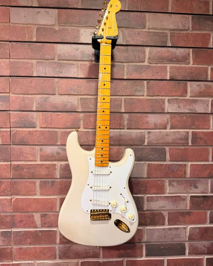 Fender Used AM Vintage 1957 Ltd Edition Commermorative Strat Electric Guitar