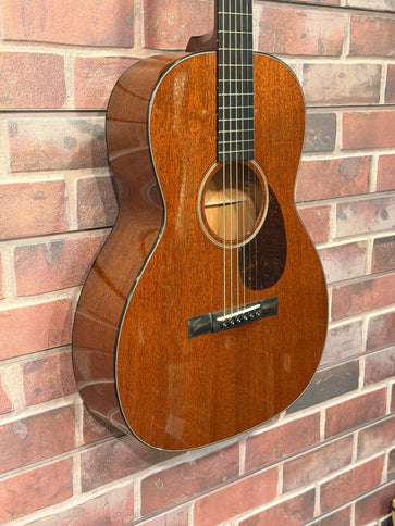 Collings 001MH 12-Fret Mahogany Top w/Case
